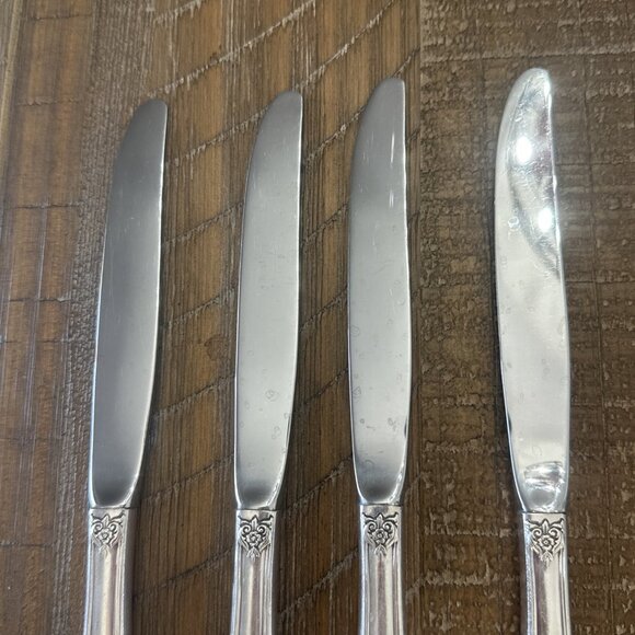 1847 Rogers Bros Heritage Dinner Knives Set of 4 Silverplate Flatware 1953 - Picture 3 of 6